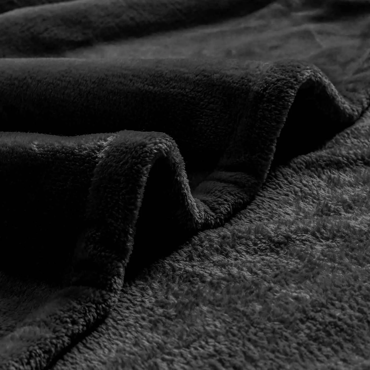 Supersoft 310 gsm Snuggly AC Fleece Blanket Black